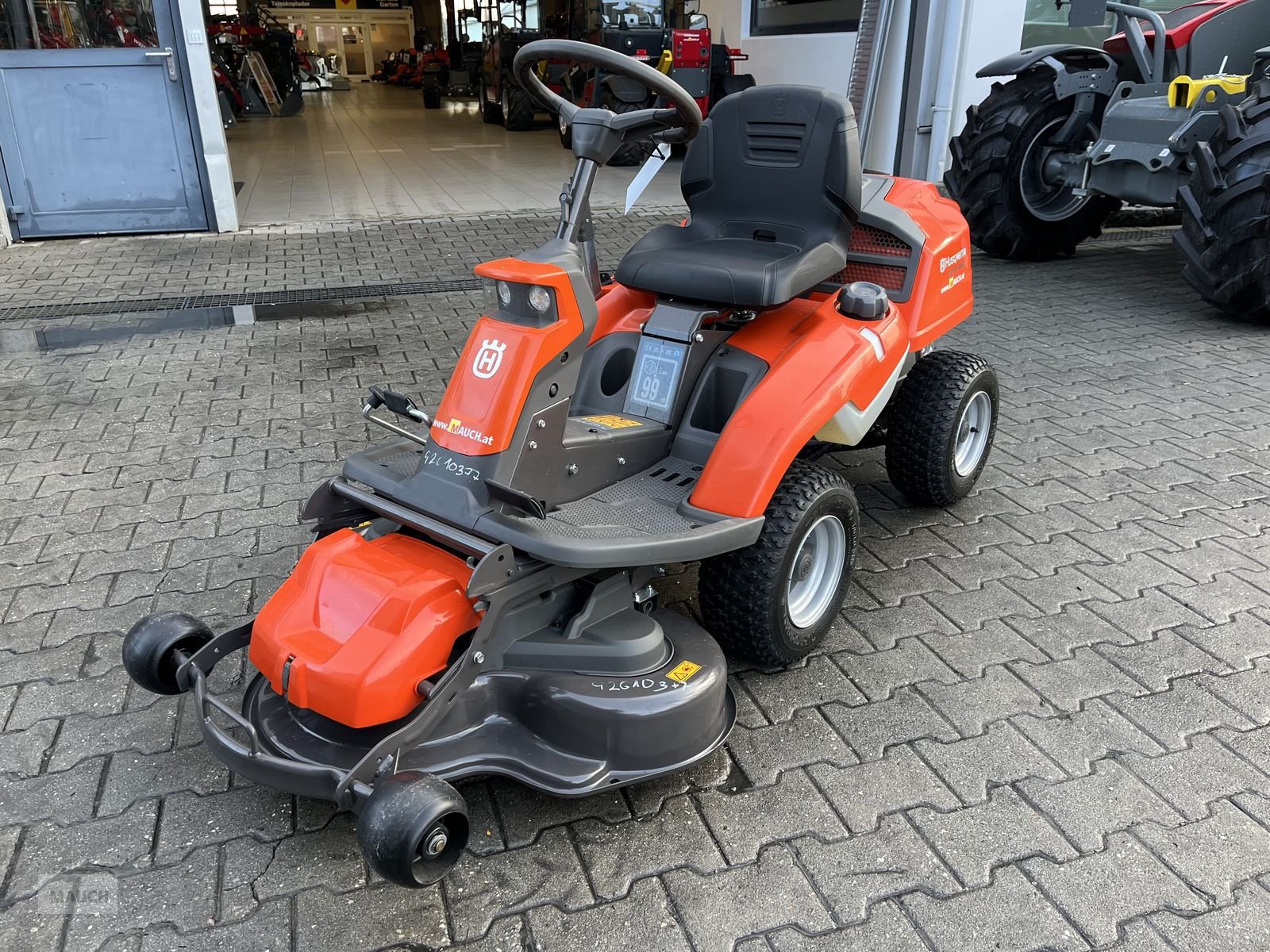 Rasentraktor del tipo Husqvarna Rider 216T AWD mit 94cm Mähdeck & Schneeschild, Vorführmaschine en Burgkirchen (Imagen 2)