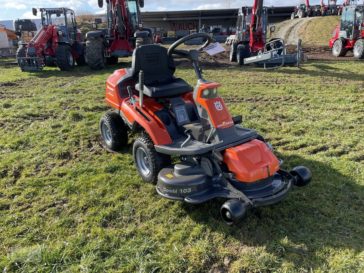 Rasentraktor typu Husqvarna Rider 216T AWD mit Mähdeck & Schneeschild, Neumaschine v Burgkirchen (Obrázek 1)