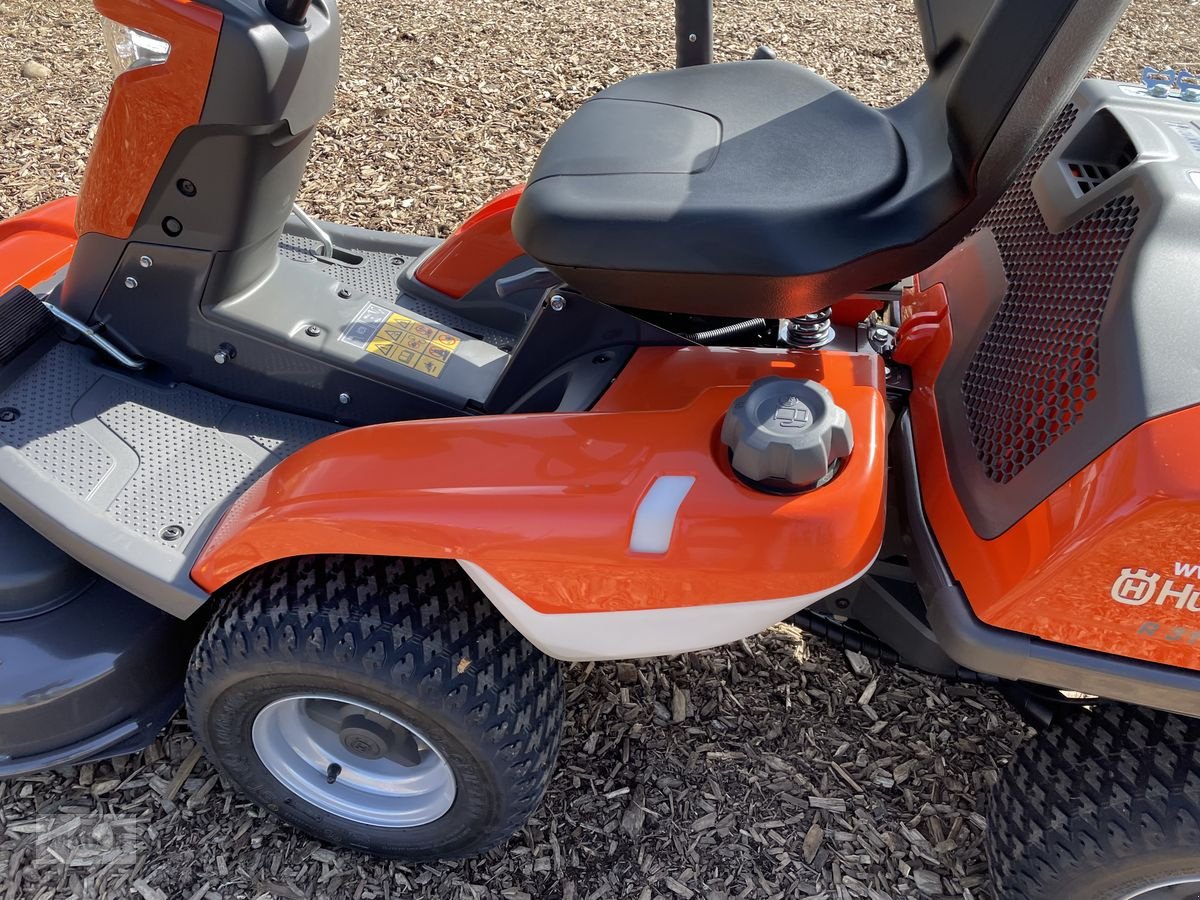 Rasentraktor tip Husqvarna Rider 316TsX AWD 103cm & Schneeschild, Neumaschine in Burgkirchen (Poză 9)