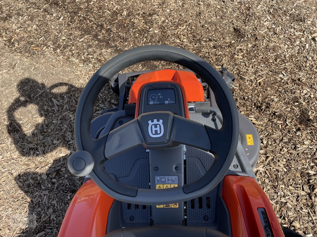 Rasentraktor tip Husqvarna Rider 316TsX AWD 103cm & Schneeschild, Neumaschine in Burgkirchen (Poză 19)