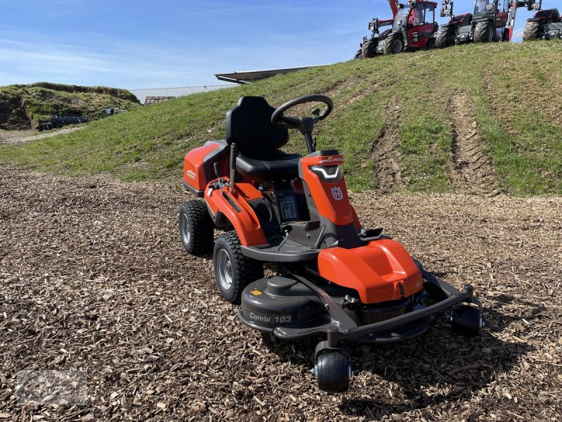 Rasentraktor of the type Husqvarna Rider 316TsX AWD 103cm & Schneeschild, Neumaschine in Burgkirchen