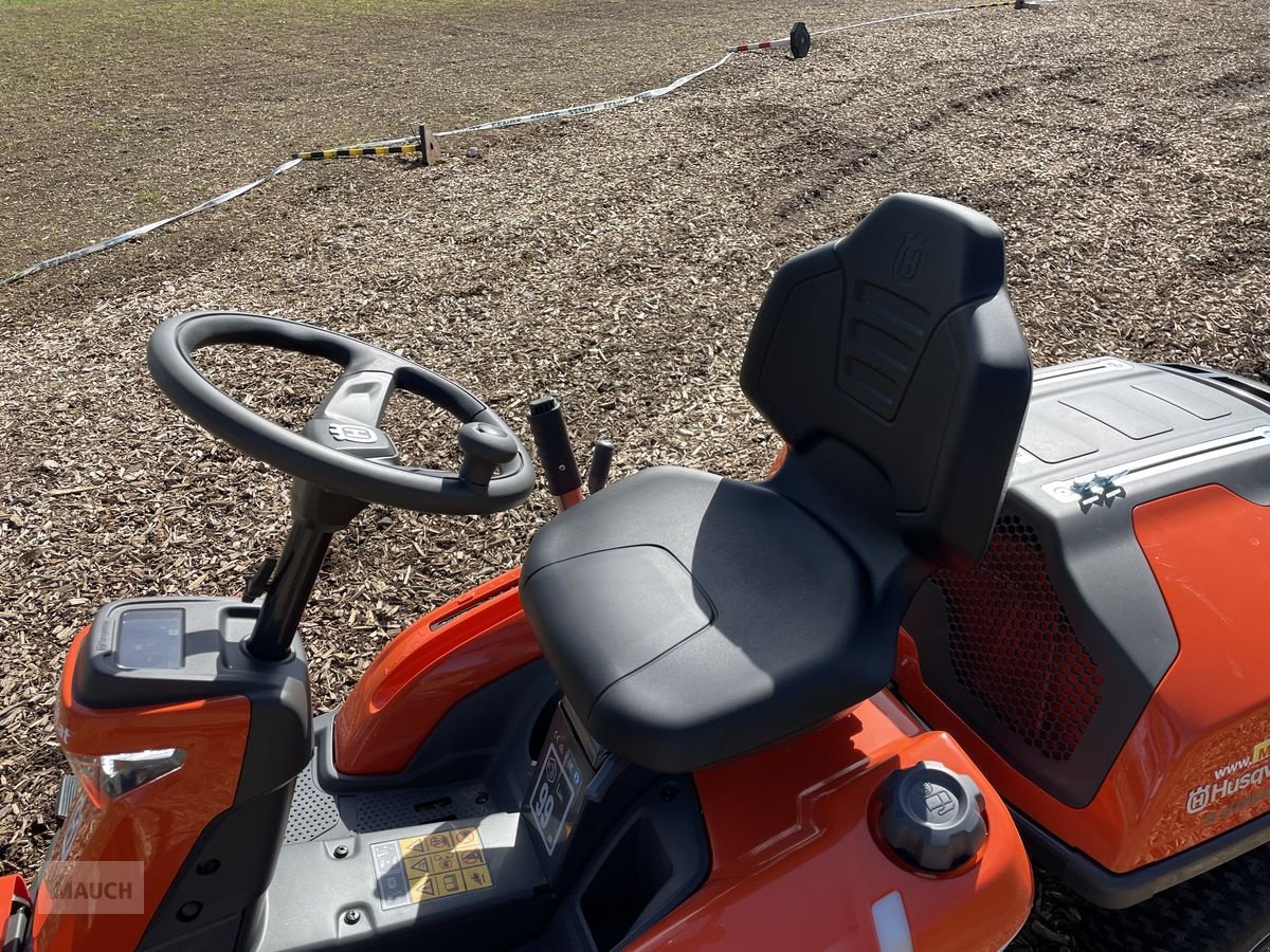 Rasentraktor typu Husqvarna Rider 316TsX AWD 103cm & Schneeschild, Neumaschine w Burgkirchen (Zdjęcie 8)