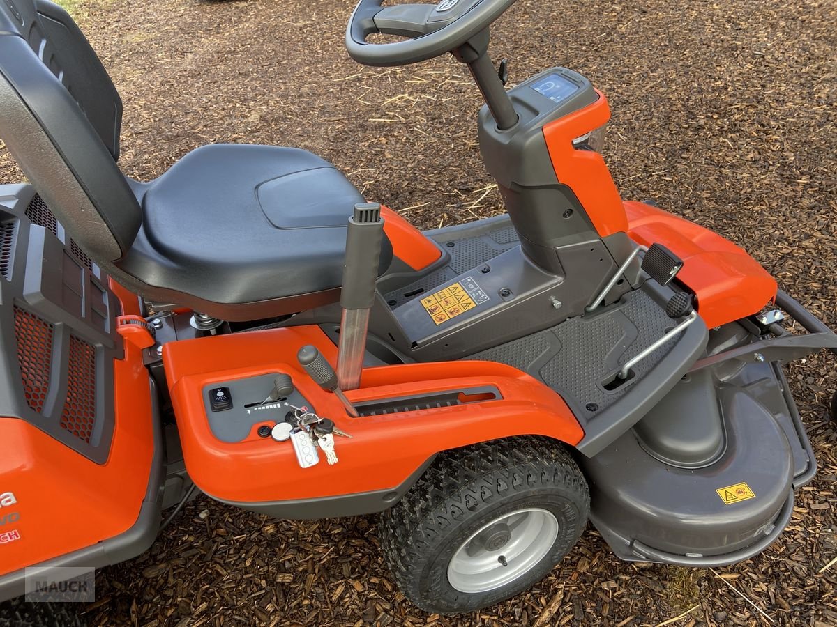 Rasentraktor tip Husqvarna Rider 320X AWD 103cm & Schneeschild, Gebrauchtmaschine in Burgkirchen (Poză 11)