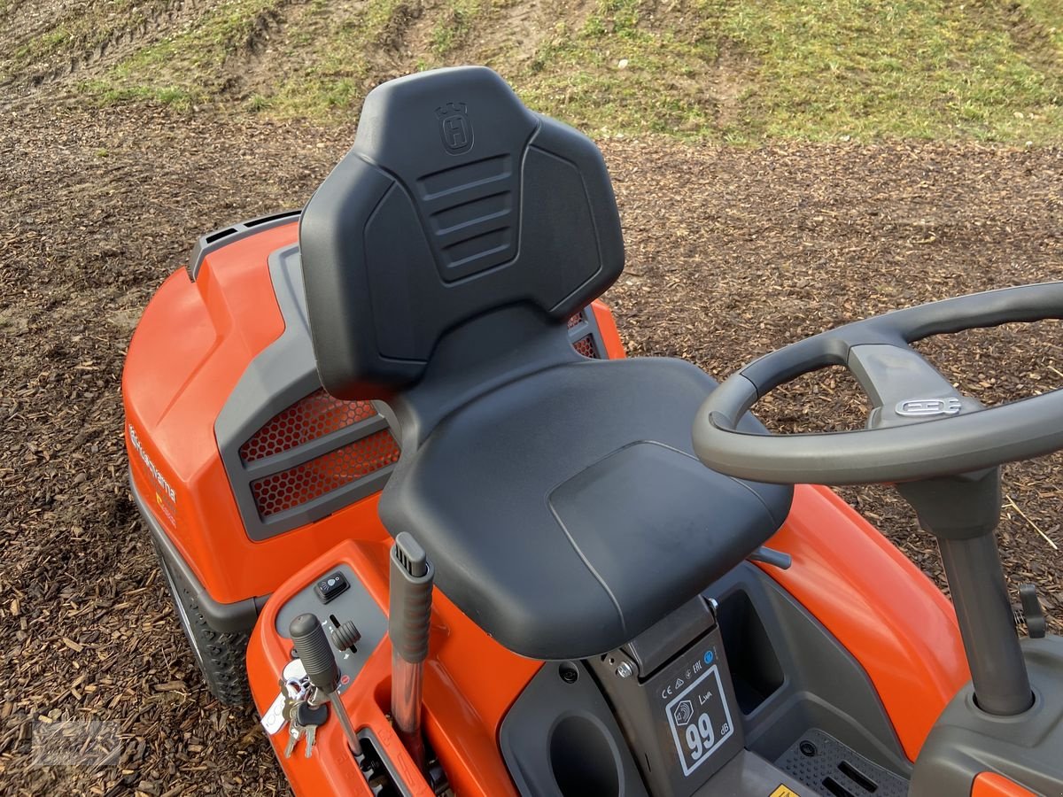 Rasentraktor tip Husqvarna Rider 320X AWD 103cm & Schneeschild, Gebrauchtmaschine in Burgkirchen (Poză 5)