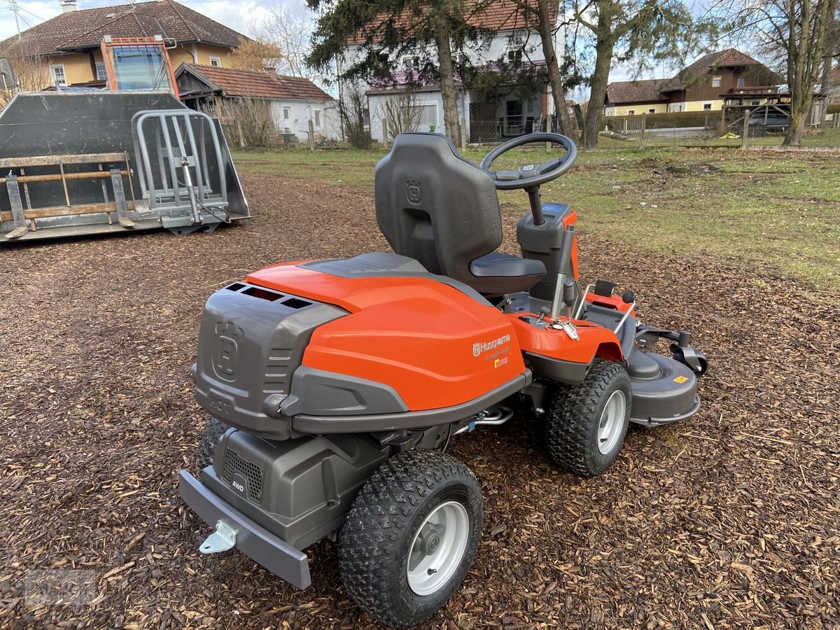 Rasentraktor del tipo Husqvarna Rider 320X AWD 103cm & Schneeschild, Gebrauchtmaschine en Burgkirchen (Imagen 13)