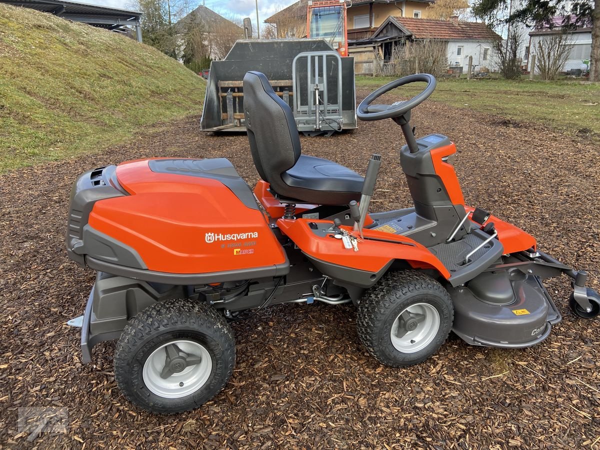 Rasentraktor of the type Husqvarna Rider 320X AWD 103cm & Schneeschild, Gebrauchtmaschine in Burgkirchen (Picture 12)