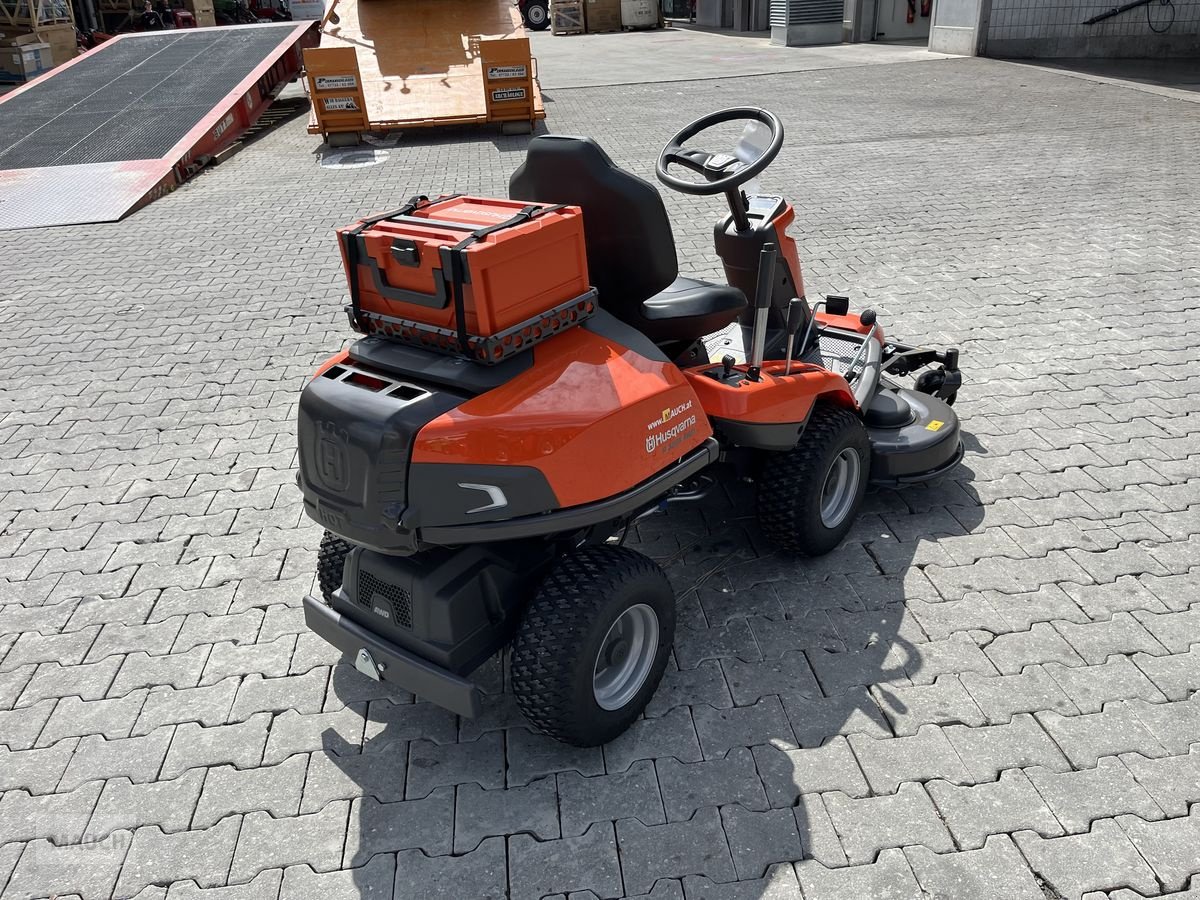 Rasentraktor του τύπου Husqvarna Rider 320X AWD mit Mähdeck & Schneeschild, Neumaschine σε Burgkirchen (Φωτογραφία 7)