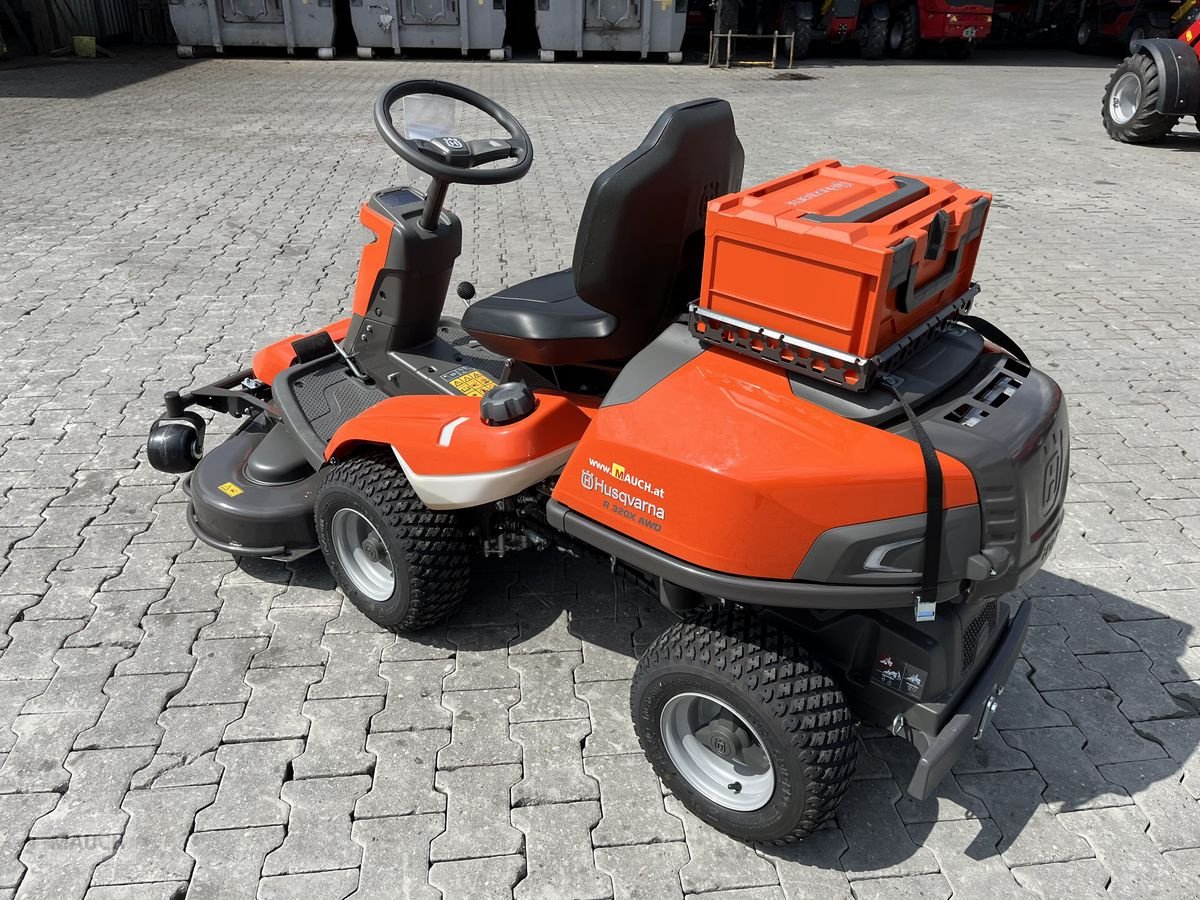 Rasentraktor του τύπου Husqvarna Rider 320X AWD mit Mähdeck & Schneeschild, Neumaschine σε Burgkirchen (Φωτογραφία 14)