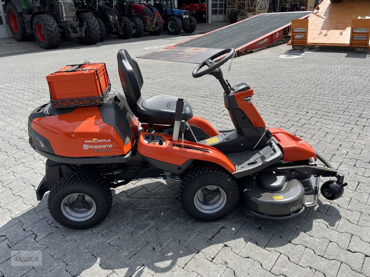 Rasentraktor του τύπου Husqvarna Rider 320X AWD mit Mähdeck & Schneeschild, Neumaschine σε Burgkirchen (Φωτογραφία 8)