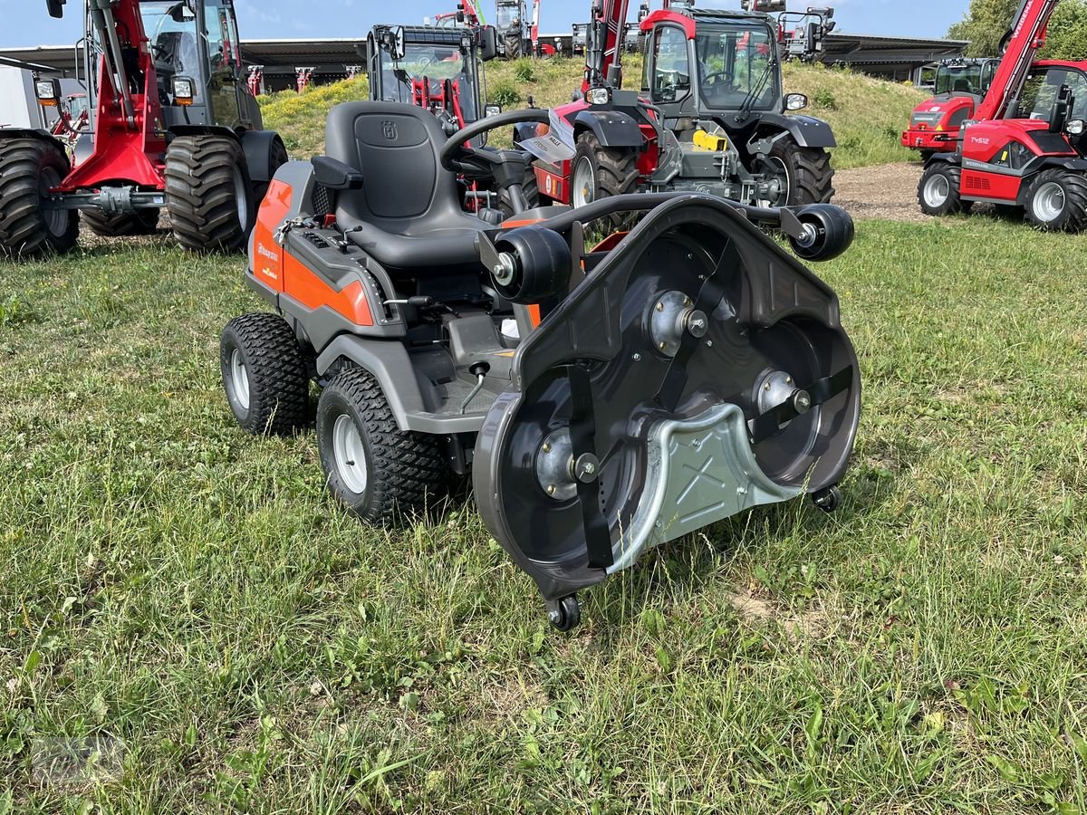 Rasentraktor del tipo Husqvarna Rider 418TsX AWD 112cm & Schneeschild, Neumaschine en Burgkirchen (Imagen 23)