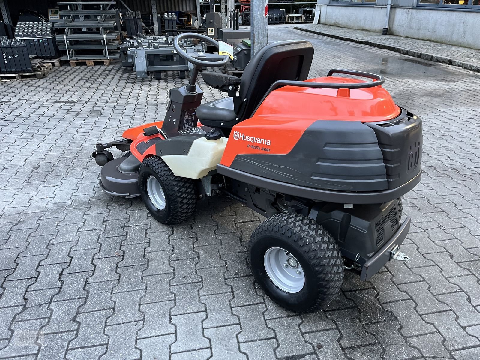 Rasentraktor des Typs Husqvarna Rider 422TS AWD mit 112cm Mähdeck (22PS), Gebrauchtmaschine in Burgkirchen (Bild 7)