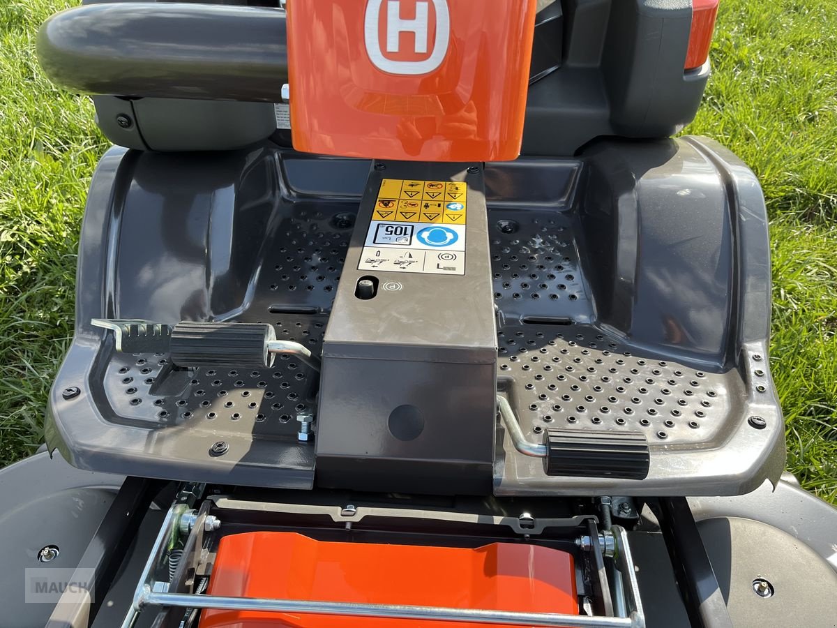 Rasentraktor van het type Husqvarna Rider 524 X EFI mit Mähdeck + 1500€ Akkugeräte K, Neumaschine in Burgkirchen (Foto 15)