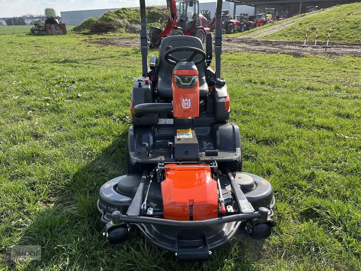 Rasentraktor des Typs Husqvarna Rider 524 X EFI mit Mähdeck + 1500€ Akkugeräte K, Neumaschine in Burgkirchen (Bild 25)