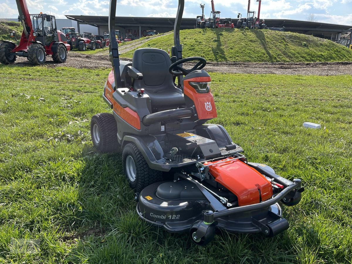 Rasentraktor of the type Husqvarna Rider 524 X EFI mit Mähdeck + 1500€ Akkugeräte K, Neumaschine in Burgkirchen (Picture 24)