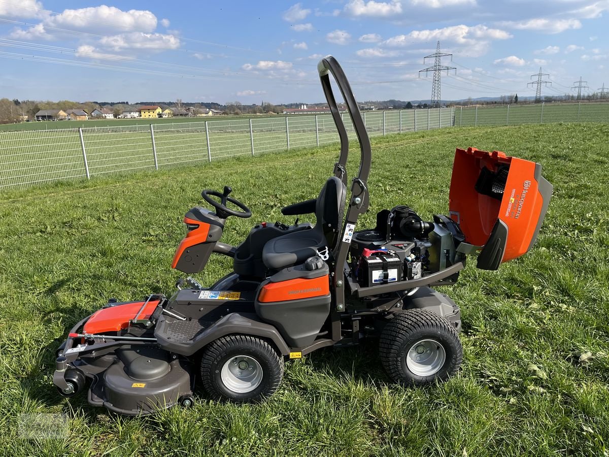 Rasentraktor des Typs Husqvarna Rider 524 X EFI mit Mähdeck + 1500€ Akkugeräte K, Neumaschine in Burgkirchen (Bild 5)