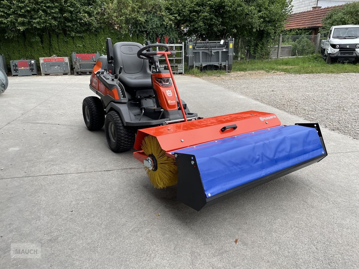 Rasentraktor van het type Husqvarna Rider Kehrmaschine mit Sammelwanne 400er, Neumaschine in Burgkirchen (Foto 3)