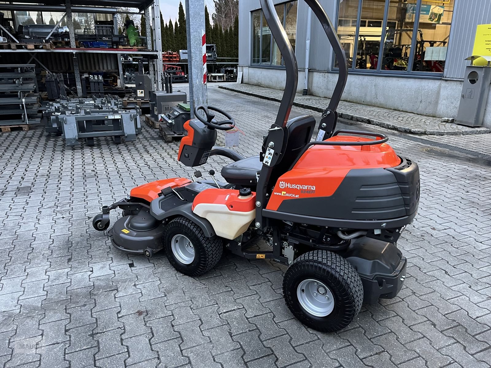 Rasentraktor des Typs Husqvarna Rider P 524 EFI AWD mit 122cm, Gebrauchtmaschine in Burgkirchen (Bild 4)