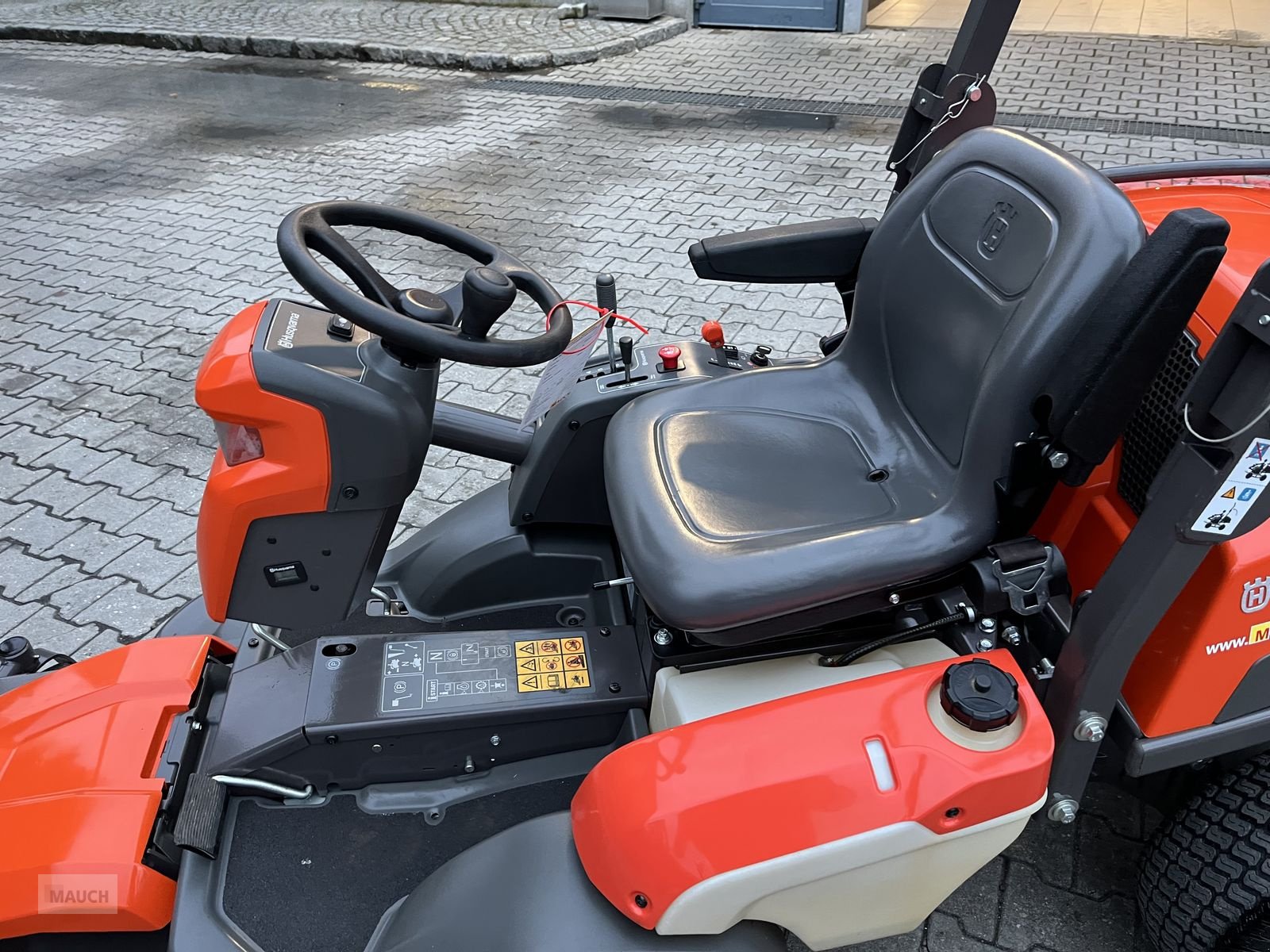 Rasentraktor des Typs Husqvarna Rider P 524 EFI AWD mit 122cm, Gebrauchtmaschine in Burgkirchen (Bild 16)