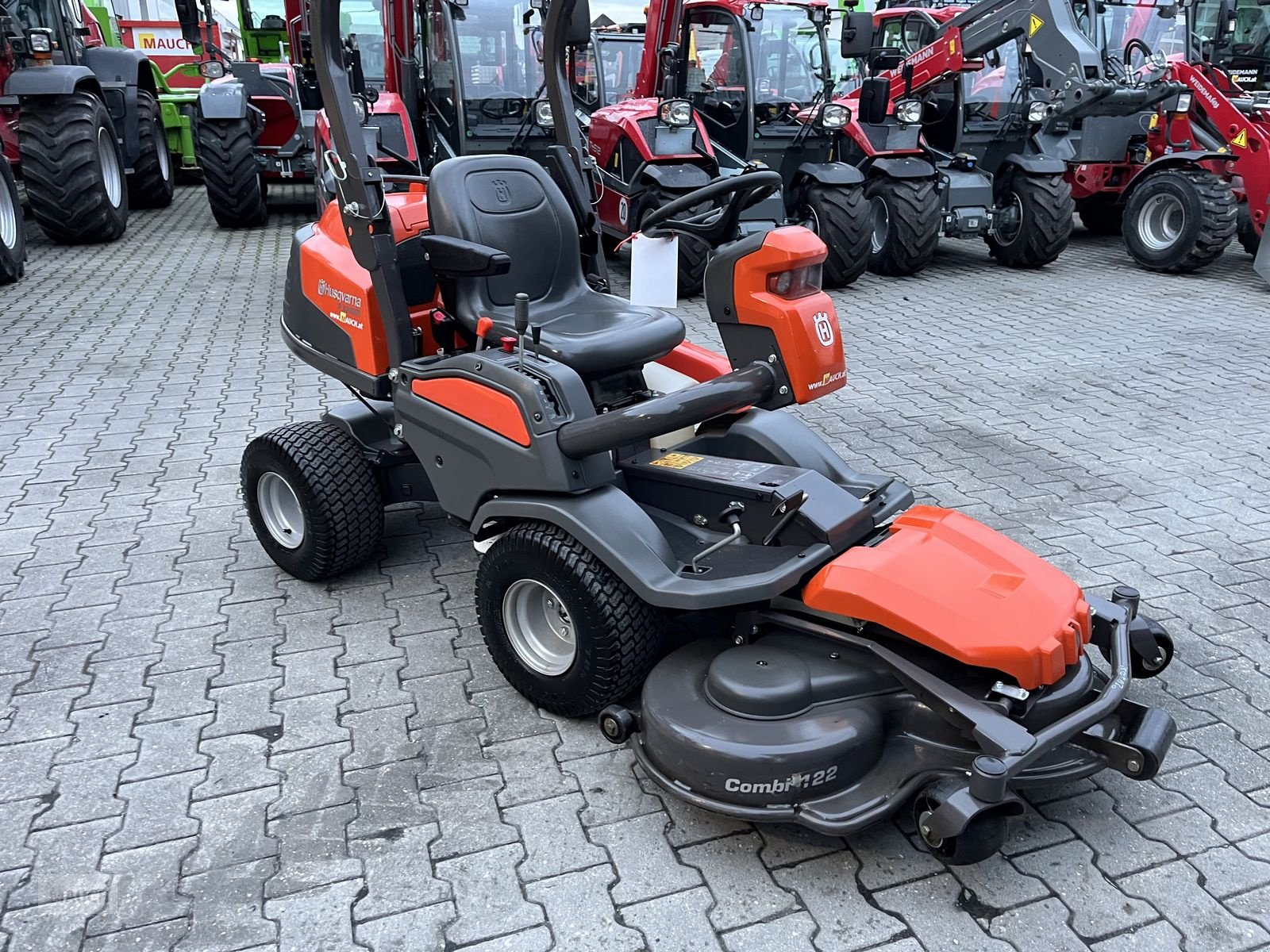 Rasentraktor des Typs Husqvarna Rider P 524 EFI AWD mit 122cm, Gebrauchtmaschine in Burgkirchen (Bild 13)