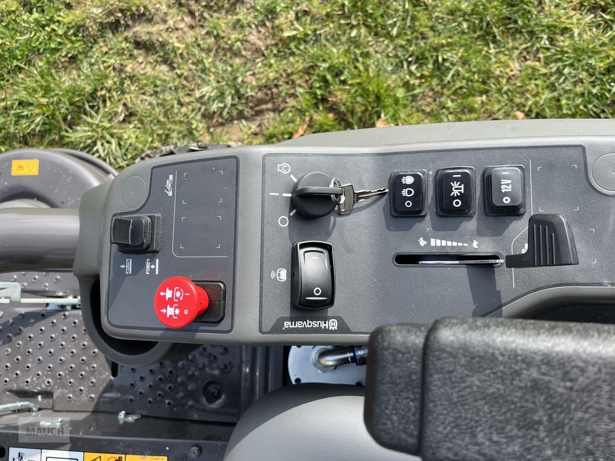 Rasentraktor Türe ait Husqvarna Rider P 524 XR EFI AWD mit Funksteuerung, Neumaschine içinde Burgkirchen (resim 14)