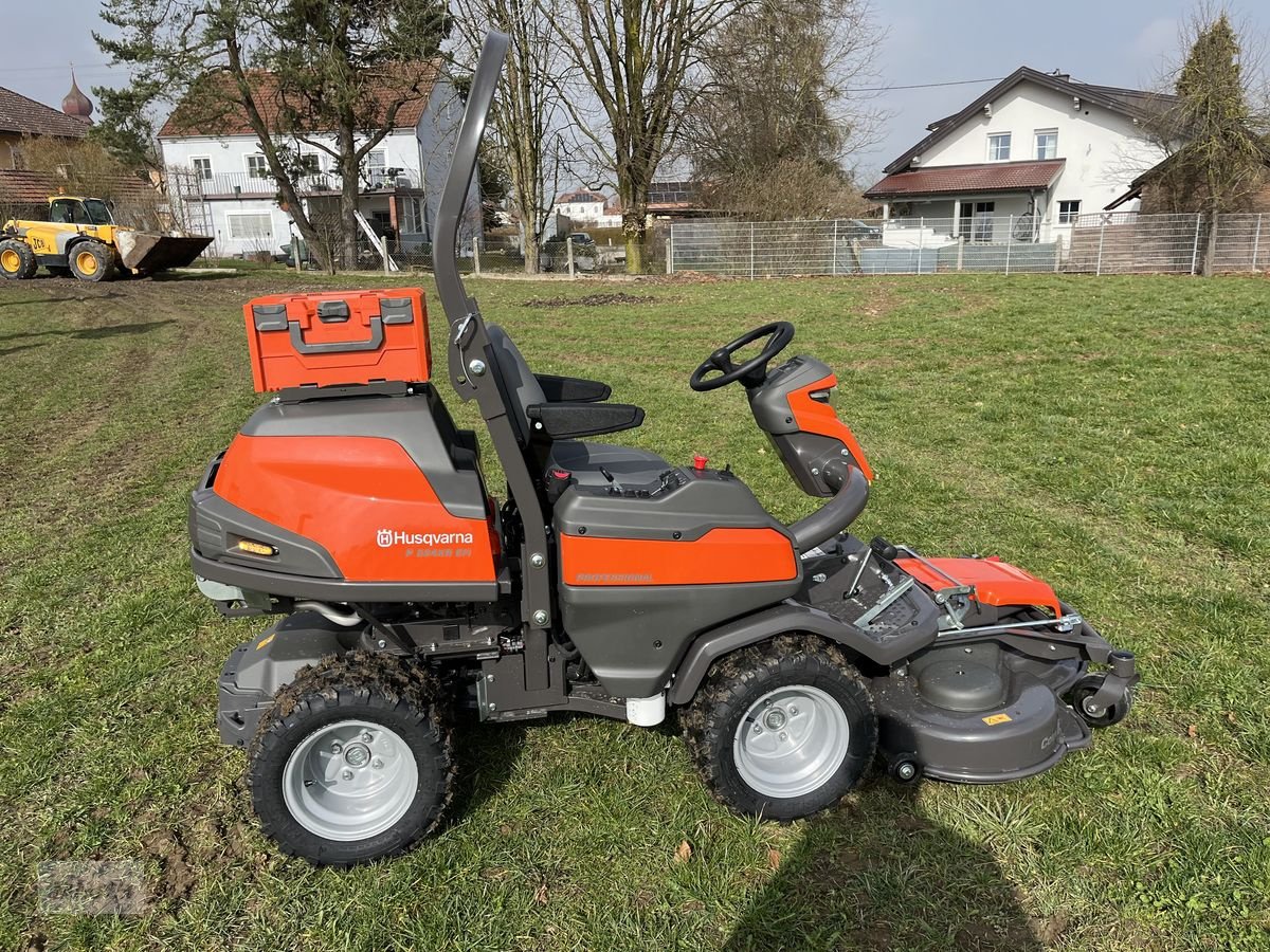 Rasentraktor des Typs Husqvarna Rider P524 XR EFI AWD inkl. Funksteuerung, Neumaschine in Burgkirchen (Bild 10)