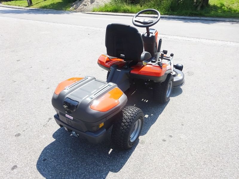 Rasentraktor des Typs Husqvarna Rider R 200iX Akkumäher, Neumaschine in St. Marienkirchen (Bild 5)