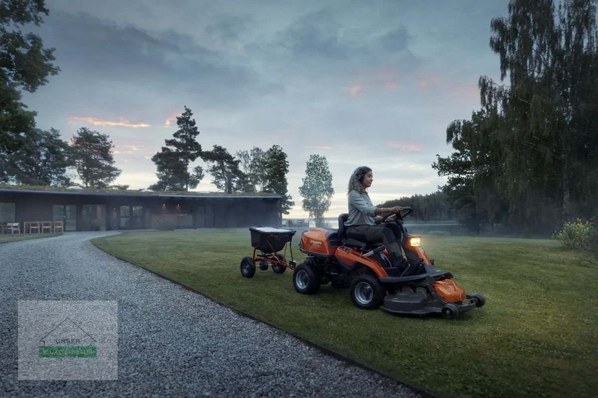 Rasentraktor of the type Husqvarna Rider R 216 T AWD, Neumaschine in Engerwitzdorf (Picture 11)