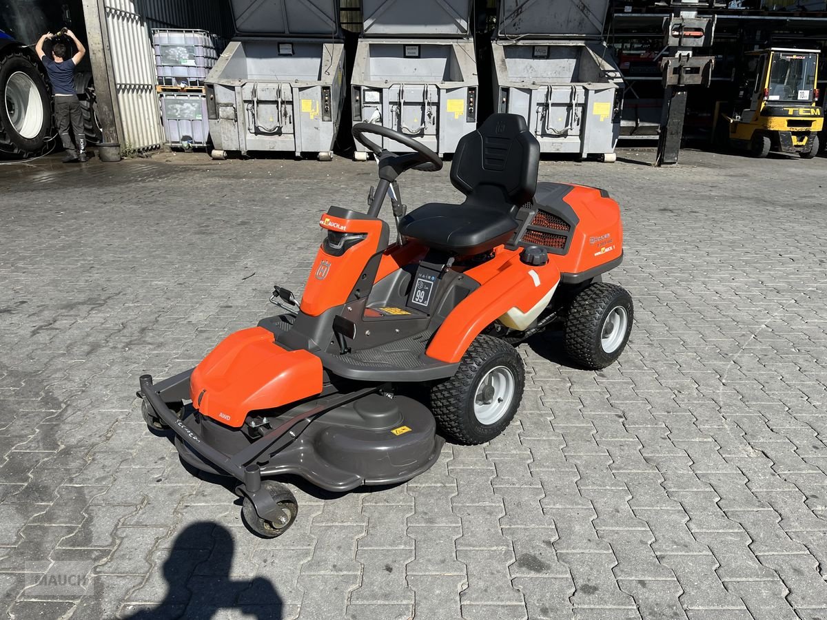 Rasentraktor des Typs Husqvarna Rider R 320X AWD mit 55h, Gebrauchtmaschine in Burgkirchen (Bild 2)