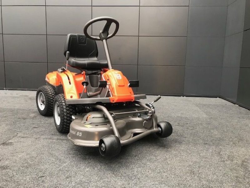 Rasentraktor от тип Husqvarna Rider R112iC mit 85cm Mähdeck, Neumaschine в Tamsweg (Снимка 4)