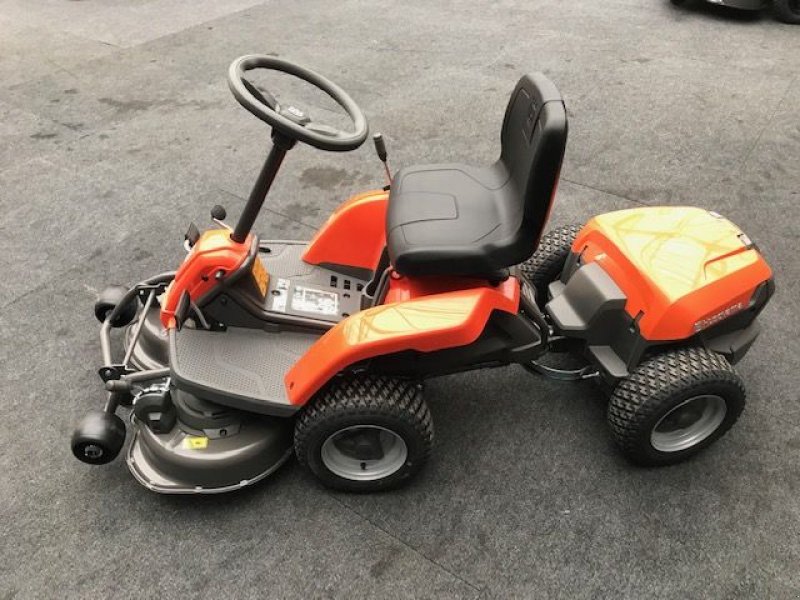 Rasentraktor от тип Husqvarna Rider R112iC mit 85cm Mähdeck, Neumaschine в Tamsweg (Снимка 9)