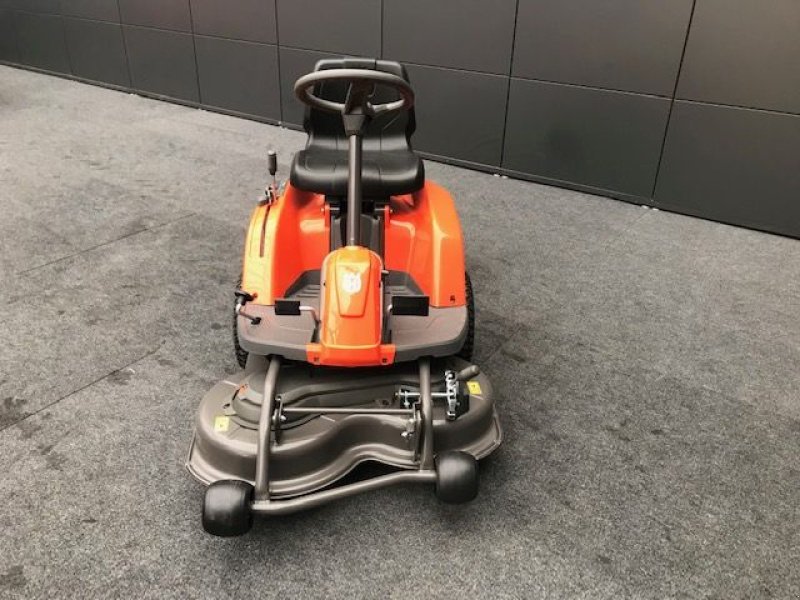 Rasentraktor des Typs Husqvarna Rider R112iC mit 85cm Mähdeck, Neumaschine in Tamsweg (Bild 8)