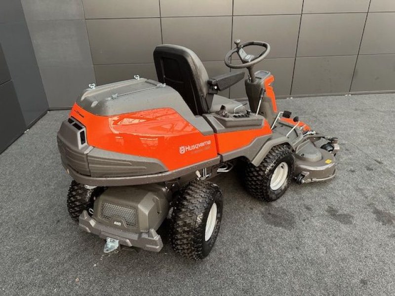 Rasentraktor typu Husqvarna Rider R420TsX AWD mit 122cm Mähdeck 19,04PS, Neumaschine v Tamsweg (Obrázek 5)