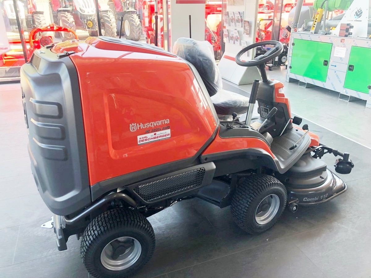 Rasentraktor του τύπου Husqvarna Rider RC 320Ts AWD Aufsitzmäher, Neumaschine σε St. Marienkirchen (Φωτογραφία 3)