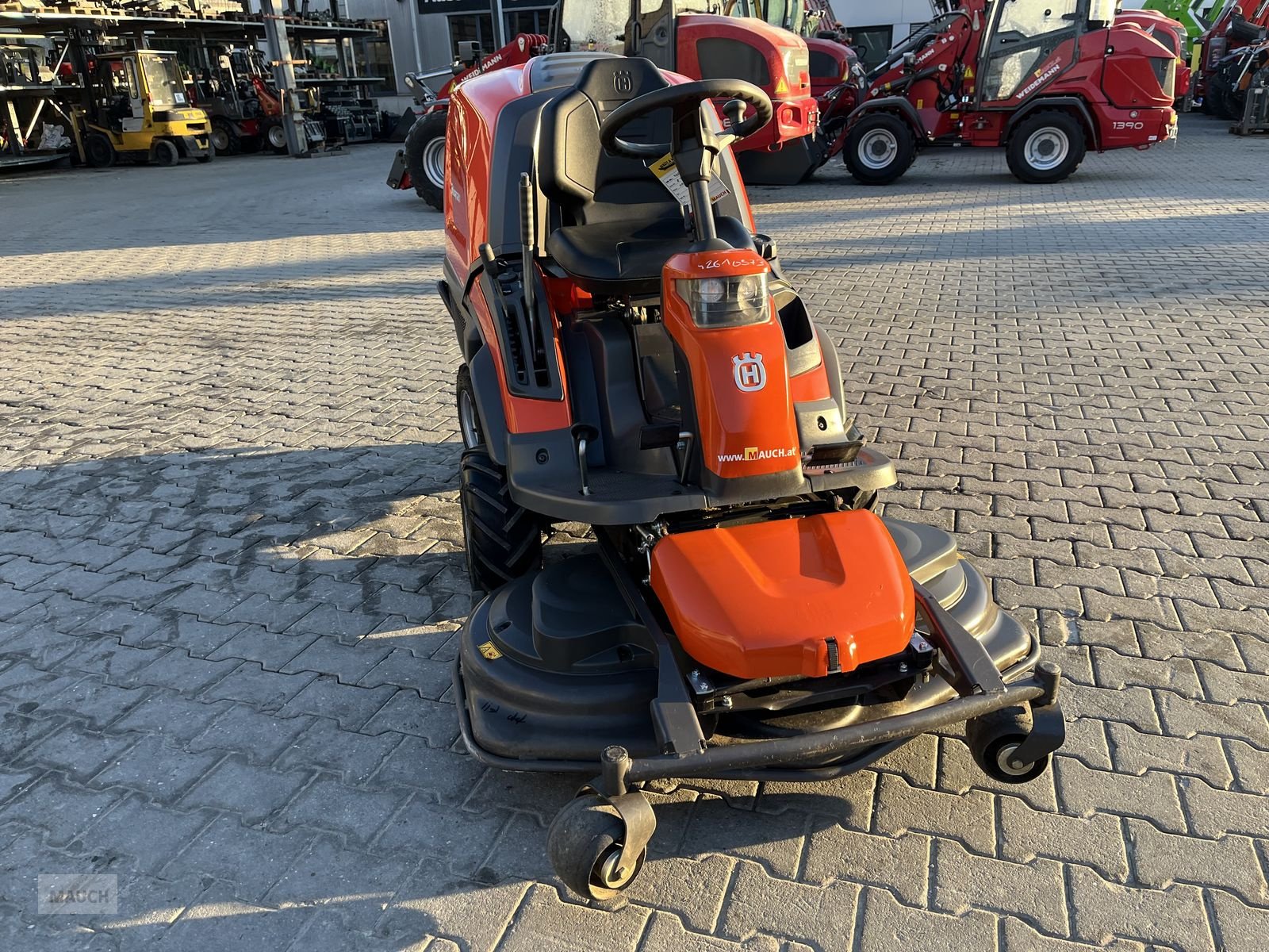 Rasentraktor des Typs Husqvarna Rider RC 320Ts AWD mit 112cm Mähdeck, Gebrauchtmaschine in Burgkirchen (Bild 8)