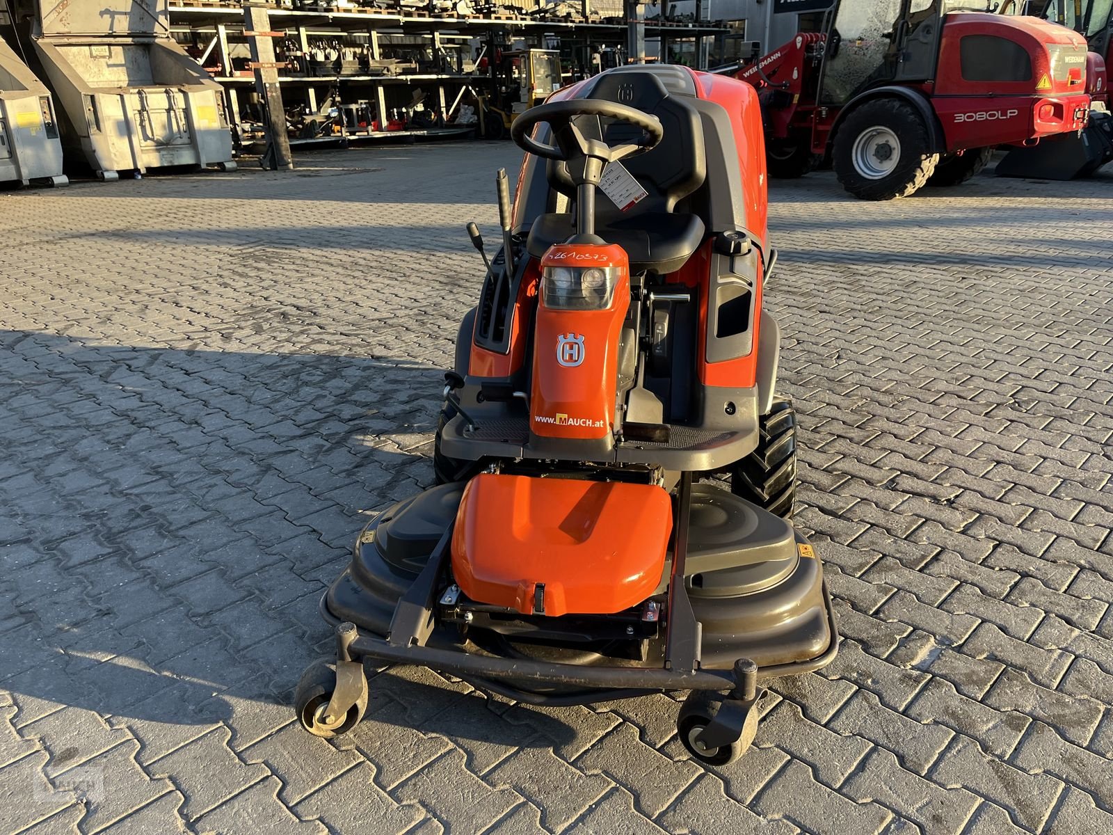 Rasentraktor des Typs Husqvarna Rider RC 320Ts AWD mit 112cm Mähdeck, Gebrauchtmaschine in Burgkirchen (Bild 9)