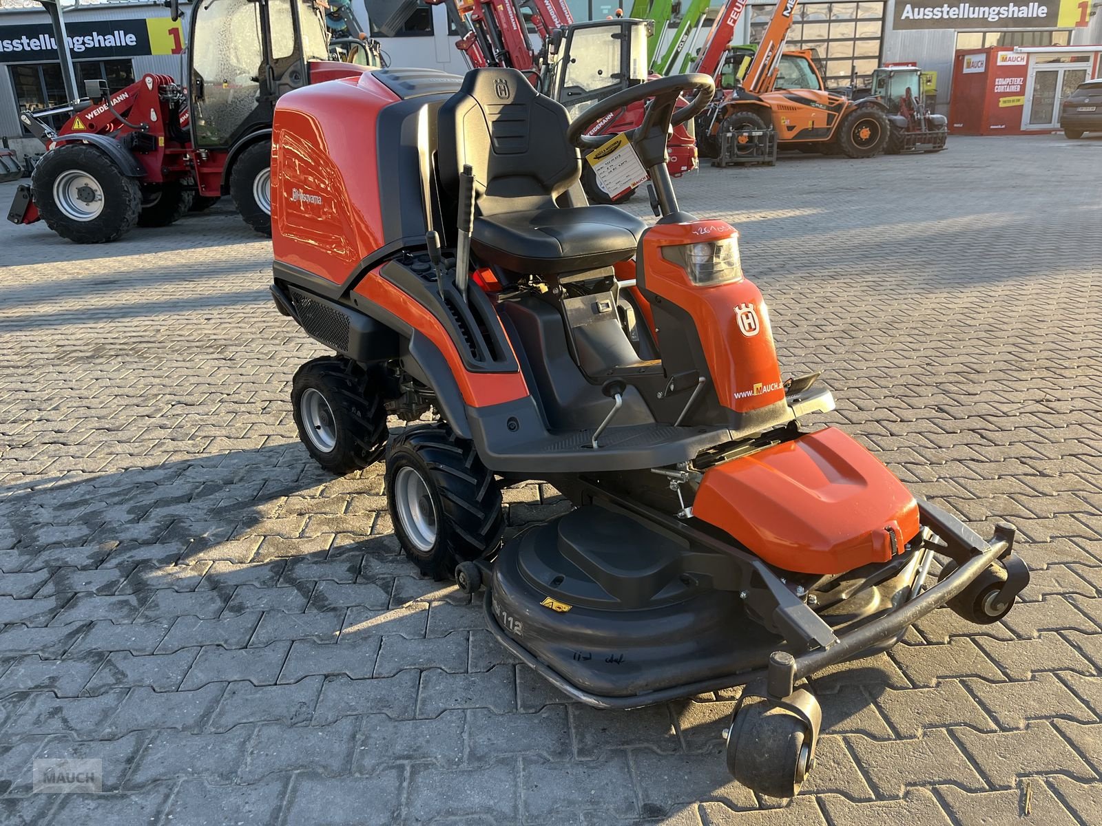 Rasentraktor des Typs Husqvarna Rider RC 320Ts AWD mit 112cm Mähdeck, Gebrauchtmaschine in Burgkirchen (Bild 7)