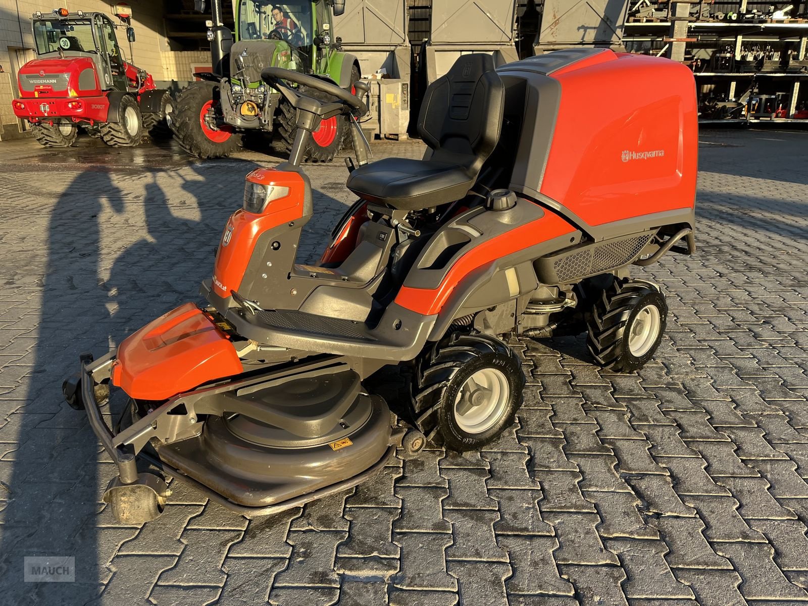 Rasentraktor des Typs Husqvarna Rider RC 320Ts AWD mit 112cm Mähdeck, Gebrauchtmaschine in Burgkirchen (Bild 11)