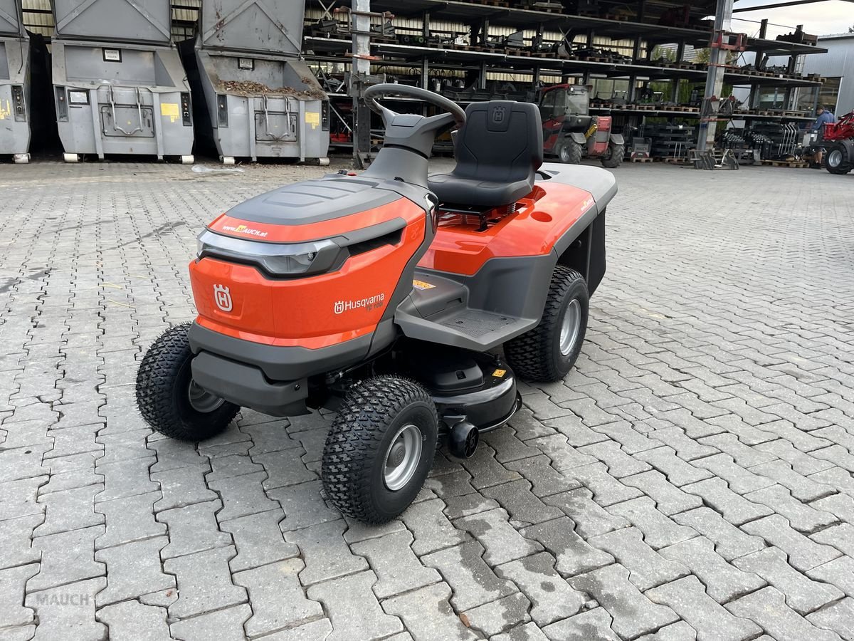 Rasentraktor van het type Husqvarna TC 100i Akku NEU, Neumaschine in Burgkirchen (Foto 7)