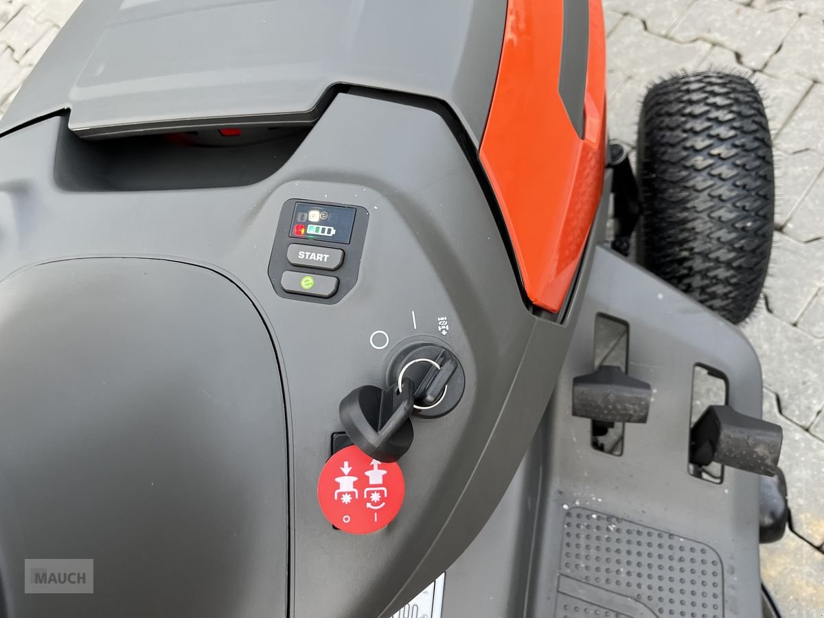 Rasentraktor του τύπου Husqvarna TC 100i Akku NEU, Neumaschine σε Burgkirchen (Φωτογραφία 9)