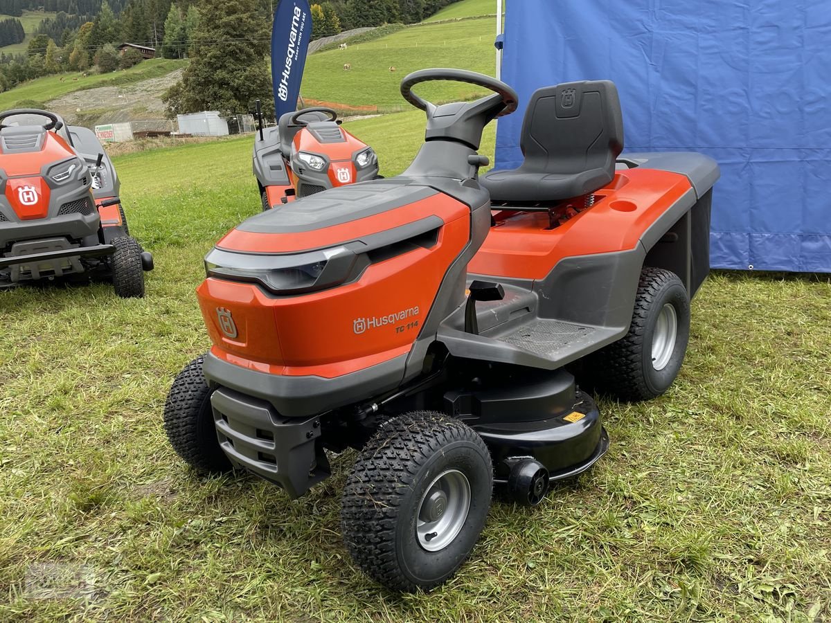 Rasentraktor van het type Husqvarna TC 114 FRÜHBEZUGSAKTION, Neumaschine in Burgkirchen (Foto 9)