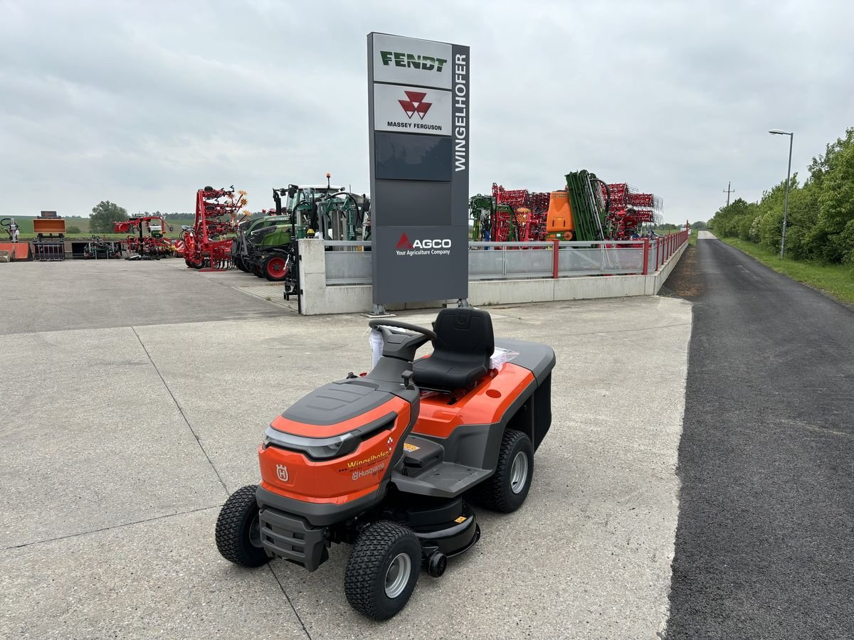 Rasentraktor van het type Husqvarna TC 114, Neumaschine in Starrein (Foto 1)