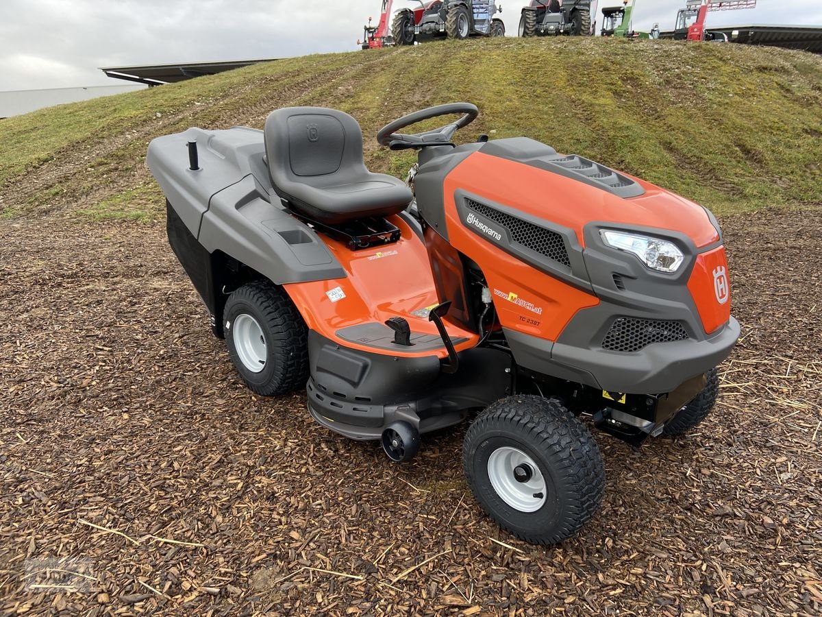 Rasentraktor van het type Husqvarna TC 238T inkl. Mulchkit,  FRÜHBEZUGSAKTION!! 20PS, Neumaschine in Burgkirchen (Foto 2)