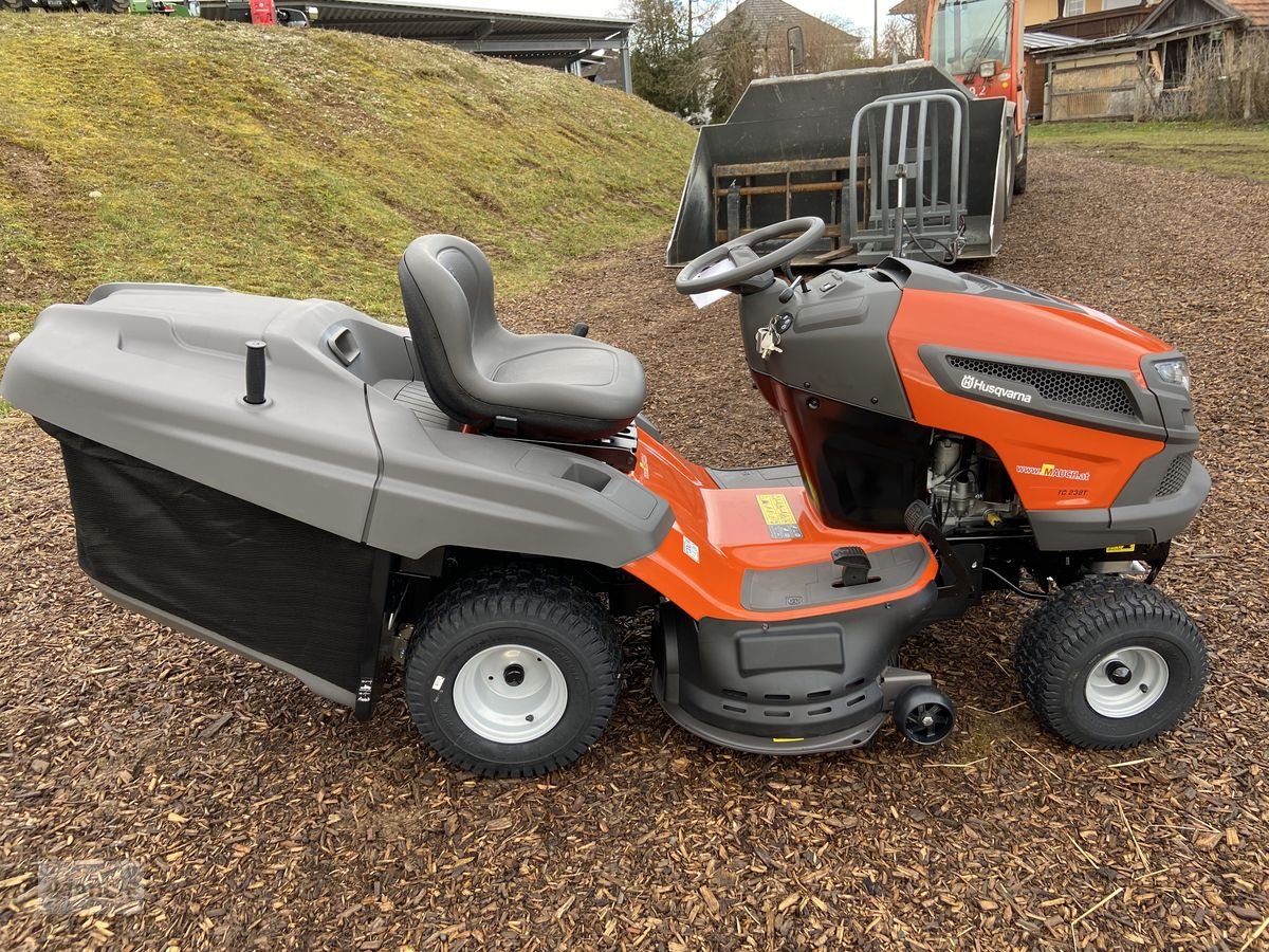 Rasentraktor van het type Husqvarna TC 238T inkl. Mulchkit,  FRÜHBEZUGSAKTION!! 20PS, Neumaschine in Burgkirchen (Foto 18)