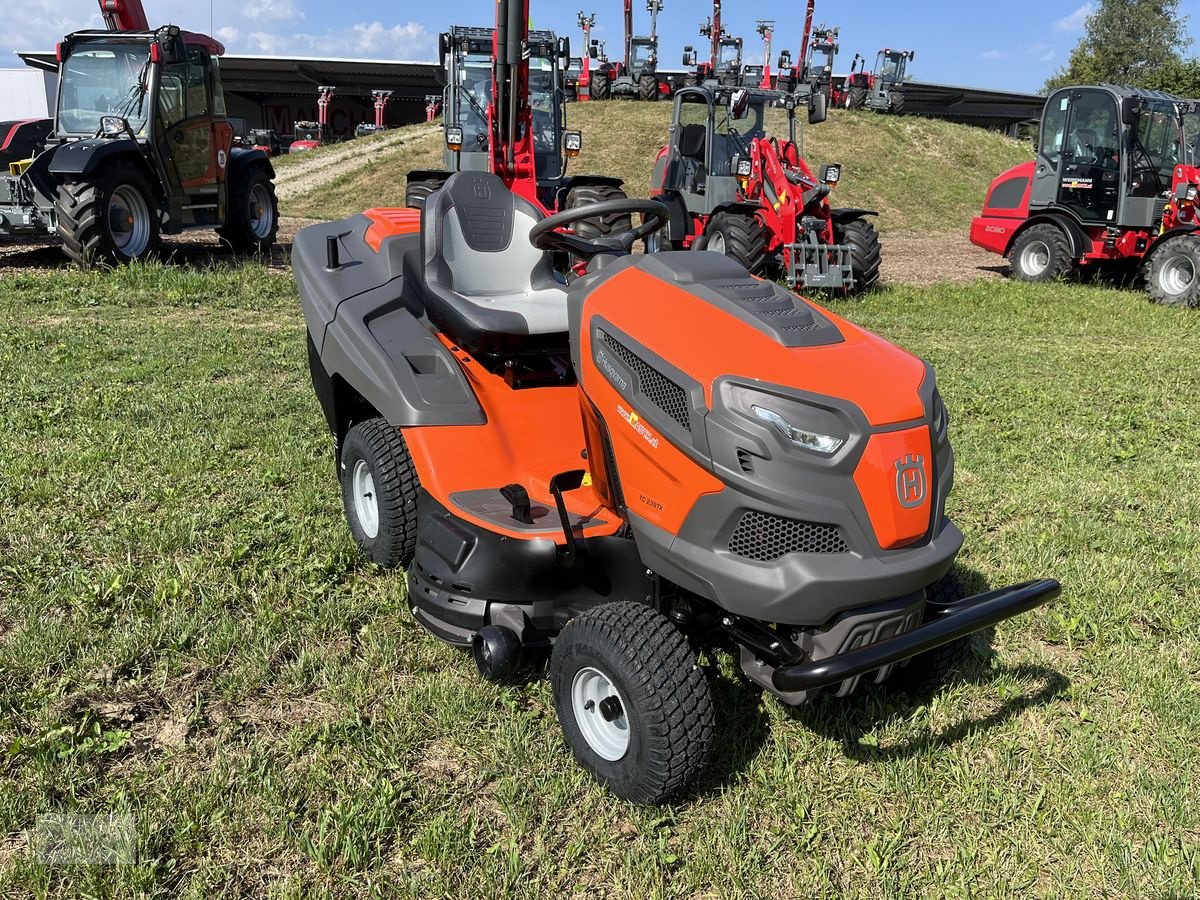 Rasentraktor van het type Husqvarna TC 238TX Neugerät 20PS, Neumaschine in Burgkirchen (Foto 15)