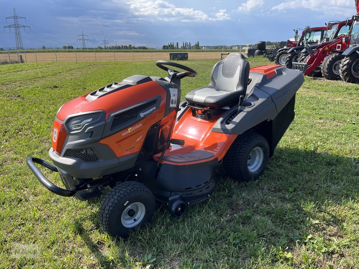 Rasentraktor van het type Husqvarna TC 238TX Neugerät 20PS, Neumaschine in Burgkirchen (Foto 19)