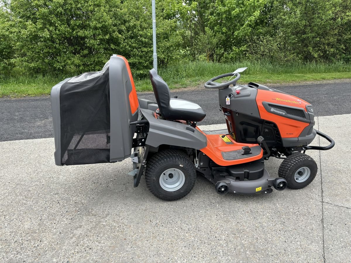 Rasentraktor van het type Husqvarna TC 242 T, Neumaschine in Starrein (Foto 11)