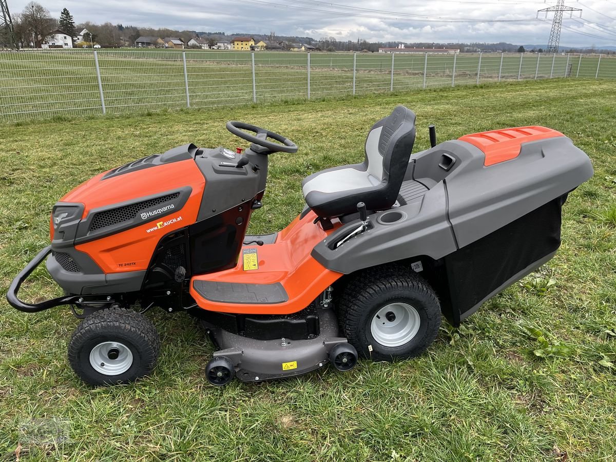 Rasentraktor van het type Husqvarna TC 242 TX AKTION NEUMASCHINE, Neumaschine in Burgkirchen (Foto 7)