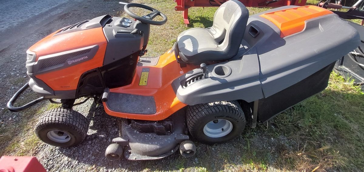 Rasentraktor van het type Husqvarna TC 242 TX, Gebrauchtmaschine in Strem (Foto 5)