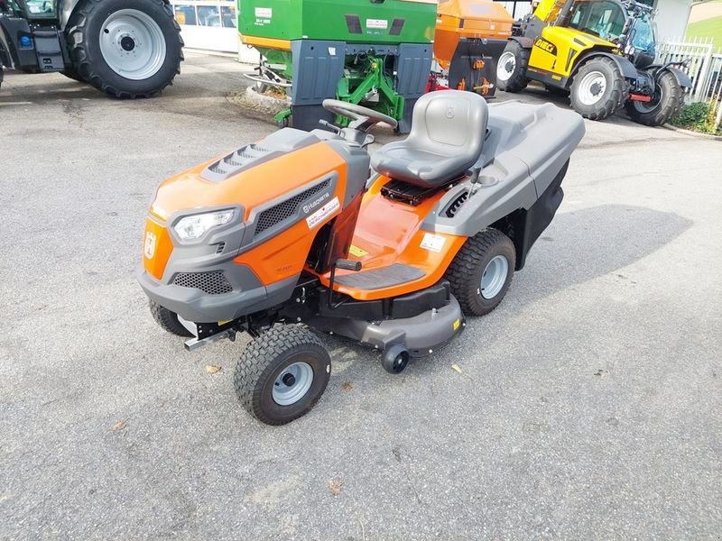 Rasentraktor van het type Husqvarna TC 242T Rasentraktor, Vorführmaschine in St. Marienkirchen (Foto 1)