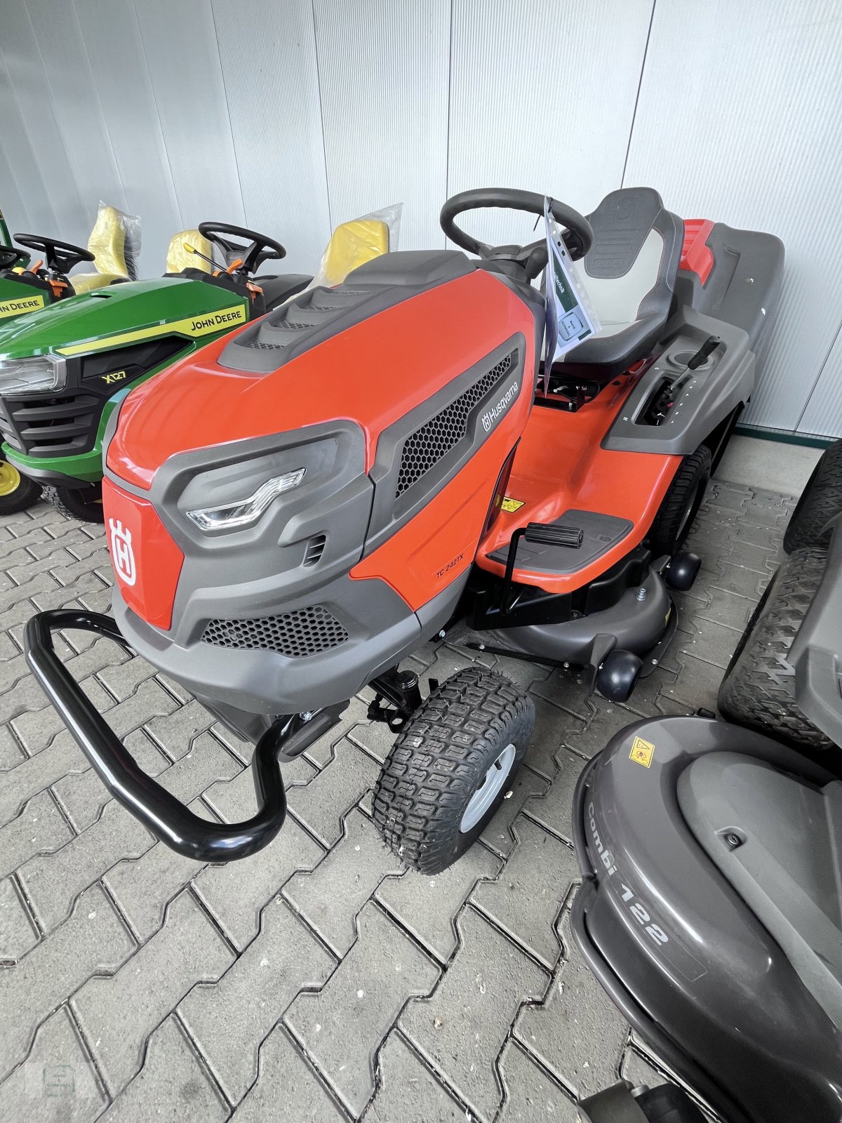 Rasentraktor типа Husqvarna TC242TX, Neumaschine в Gross-Bieberau (Фотография 1)